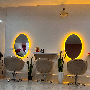 سالن زیبایی آپامه